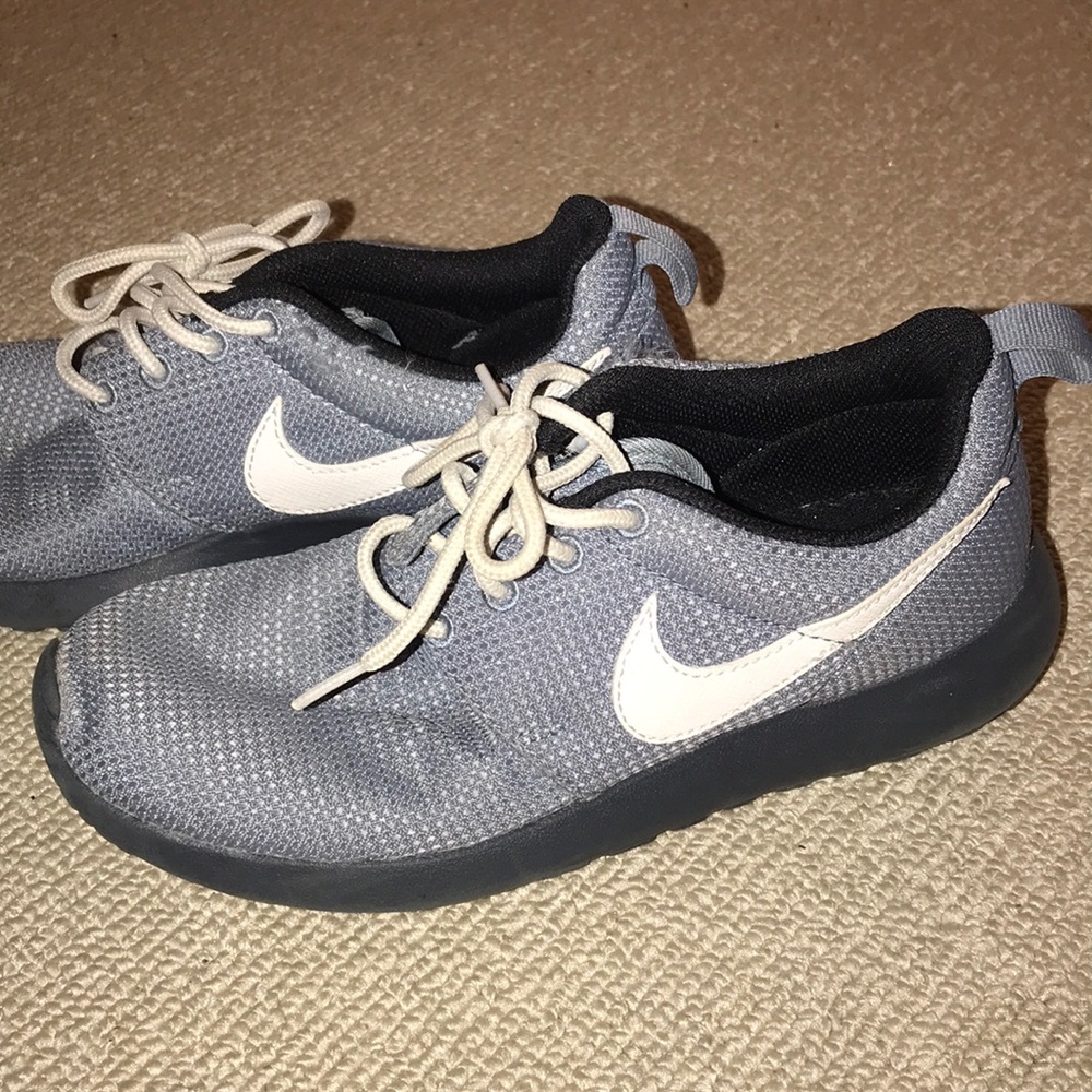 nike roshe sneakers